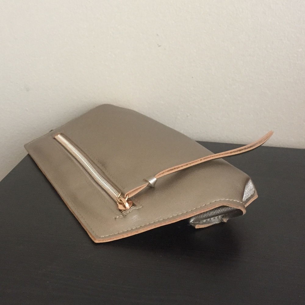 SOLD! Saks Fifth Ave make up clutch, used once! - Picture 2 of 7